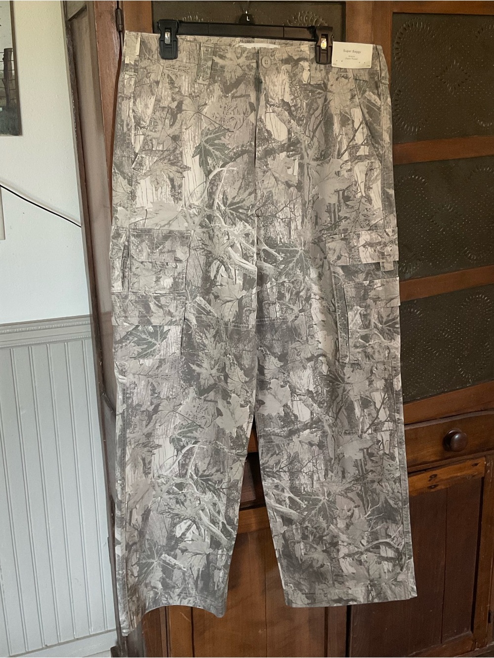 Hollister Super Baggy Camo Leaf Cargo Pants 35 NWT